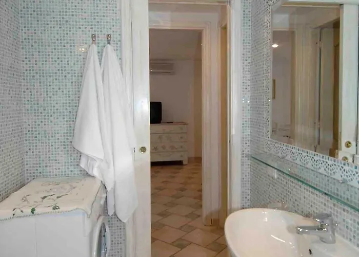 Sardegna Cala Reale מלון דירות מרינלה