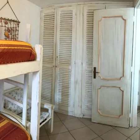 Ξενοδοχείο με διαμερίσματα Sardegna Cala Reale 4*