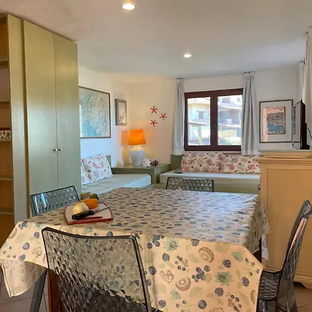 Ξενοδοχείο με διαμερίσματα Sardegna Cala Reale 4*