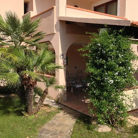 Ξενοδοχείο με διαμερίσματα Sardegna Cala Reale 4*