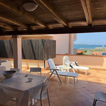 Sardegna Cala Reale 아파트호텔 *