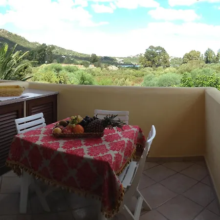 Ξενοδοχείο με διαμερίσματα Sardegna Cala Reale 4*